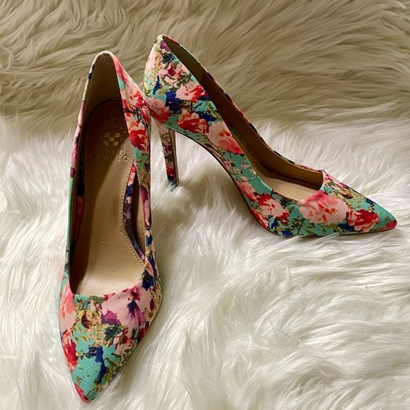 Vince Camuto Shoes - Vince Camuto Floral Heels Size 7.5